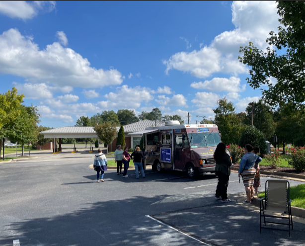 10 people around Bikini Panini Food Truck